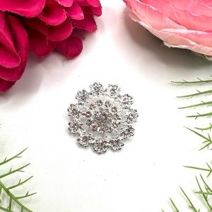 NEW⚜️Classic Floral Crystal Cluster Embellished Brooch